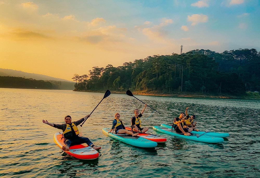 Tour chèo SUP hồ Tuyền Lâm Đà Lạt ngắm cảnh cực chill