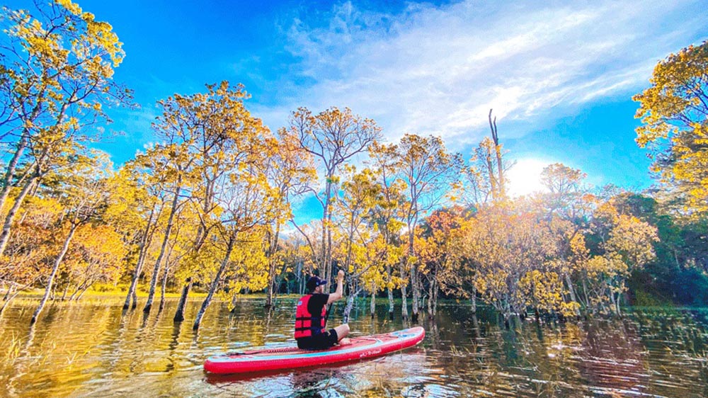 chèo SUP hồ Tuyền Lâm Đà Lạt